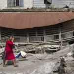 nepal-enterra-mortos-apos-devastadoras-inundacoes