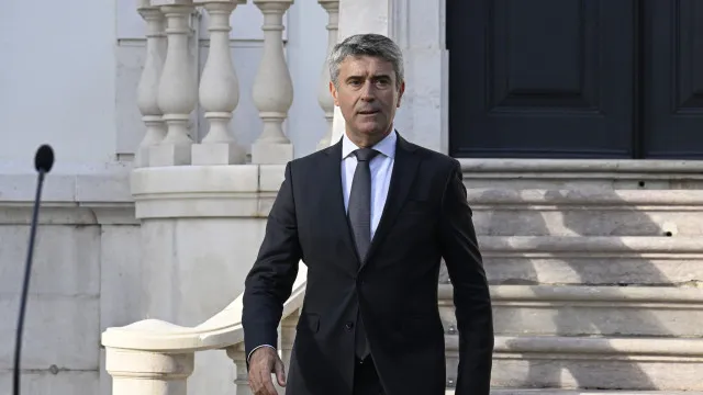 ps-diz-que-so-esta-“a-meio-caminho”-para-viabilizar-orcamento