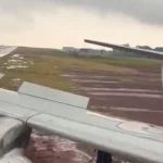 aviao-sai-da-pista-e-fica-atolado-na-lama-em-aeroporto-no-brasil