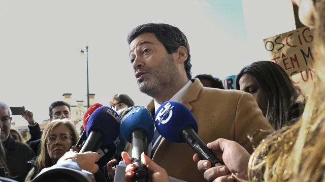 ventura-acusa-governo-de-viver-numa-“realidade-paralela”-nos-exames