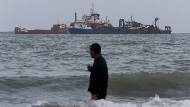 superpetroleiro-saudita-intercetado-em-ormuz-apos-incidente-com-militares