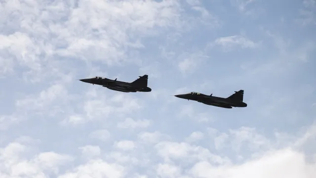 dois-cacas-da-nato-investigam-drones-no-espaco-aereo-da-romenia