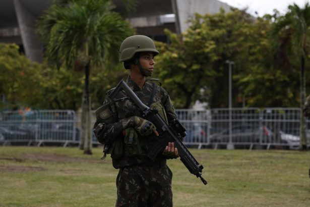 tropas-militares-vao-reforcar-locais-de-votacao-no-rio-de-janeiro