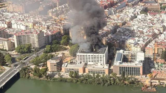 incendio-em-hotel-em-obras-em-sevilha.-varias-pessoas-assistidas
