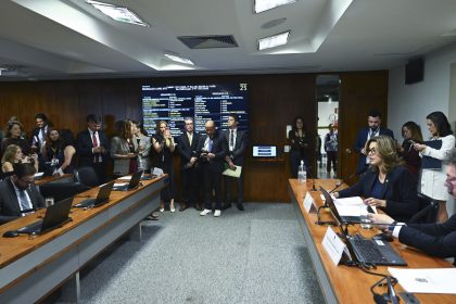 comissao-aprova-mp-da-taxa-das-blusinhas:-texto-segue-a-plenarios