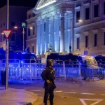 policia-dispersa-manifestacao-pro-ceuta-em-frente-ao-congresso-em-madrid