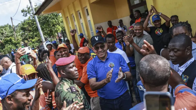 carlos-vila-nova-toma-hoje-posse-como-presidente-de-sao-tome-e-principe