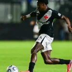 vasco-brilha-no-2o-tempo,-derruba-o-vitoria-e-vai-encarar-palmeiras-na-semi