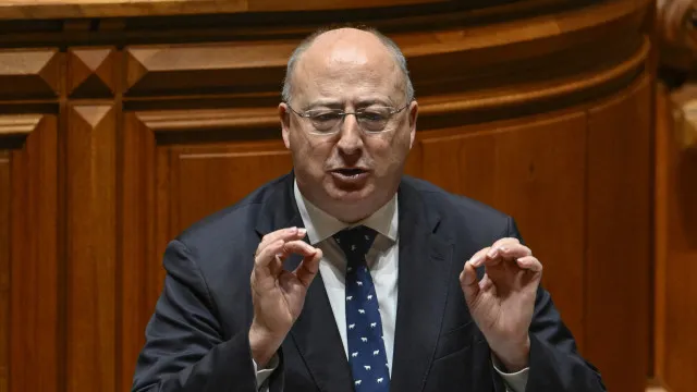 ministro-da-agricultura-garante-apoios-para-produtores-do-douro