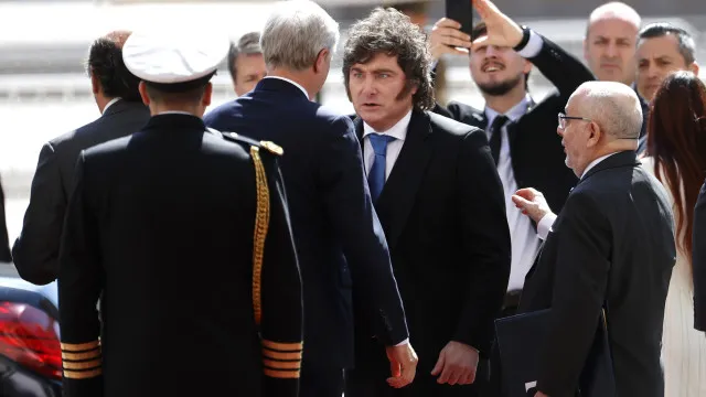 milei-ameaca-empresas-que-operem-nas-malvinas-e-anuncia-base-naval