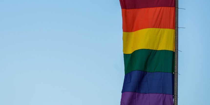 justica-condena-pais-a-indenizar-filho-expulso-por-orientacao-sexual
