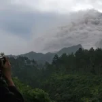 aeroporto-de-jacarta-suspende-operacoes-devido-a-erupcao-vulcanica