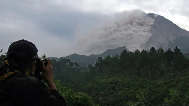 aeroporto-de-jacarta-suspende-operacoes-devido-a-erupcao-vulcanica