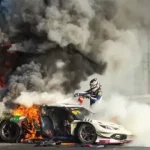 piloto-resgata-colega-de-carro-em-chamas-apos-acidente-em-prova-no-china-gt