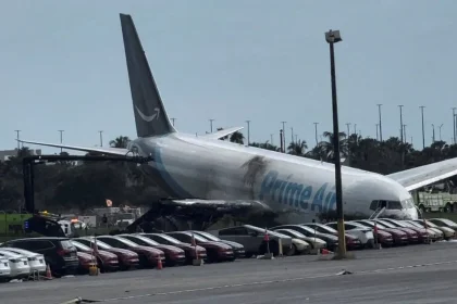 pelo-menos-5-pessoas-morrem-em-acidente-com-aviao-de-carga-em-miami