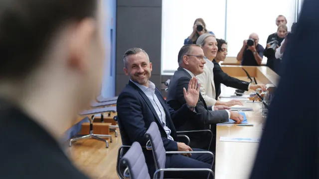 extrema-direita-em-conversas-para-garantir-governo-no-leste-da-alemanha