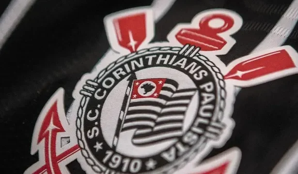 corinthians-perde-de-virada-da-chapecoense-e-chega-ao-4o-jogo-sem-vencer-no-brasileiro