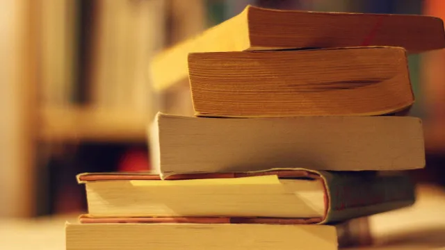 letonia-proibe-livros-de-russia-e-bielorrussia-por-“propaganda-de-guerra”