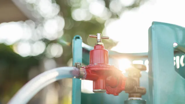 apoio-a-compra-de-botija-de-gas-prolongado:-quem-tem-direito-a-receber?