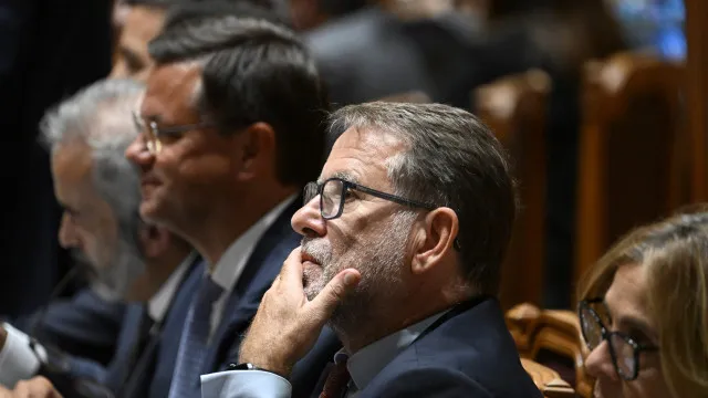 mocao-de-censura-apresentada-pelo-chega-rejeitada-com-abstencao-do-ps
