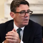 andy-burnham-promete-cooperacao-“pragmatica”-com-china-em-conversa-com-xi