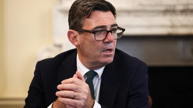 andy-burnham-promete-cooperacao-“pragmatica”-com-china-em-conversa-com-xi
