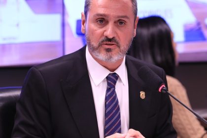 dino-determina-reintegracao-de-andrei-rodrigues-no-comando-da-pf