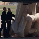 video:-voo-de-trump-atrasa-apos-escorrega-de-evacuacao-ativar…-em-terra