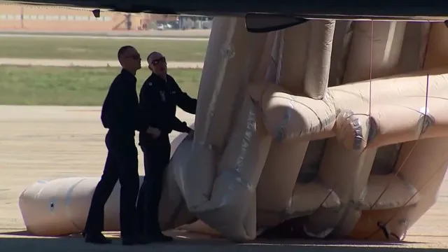 video:-voo-de-trump-atrasa-apos-escorrega-de-evacuacao-ativar…-em-terra