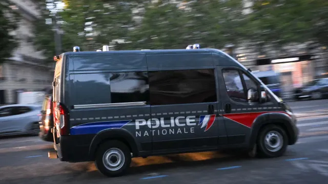 policia-proximo-de-le-pen-filma-se-a-fazer-comentarios-de-odio.-“vomitar”