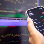bolsas-acentuam-perdas-com-barril-de-petroleo-acima-de-100-dolares