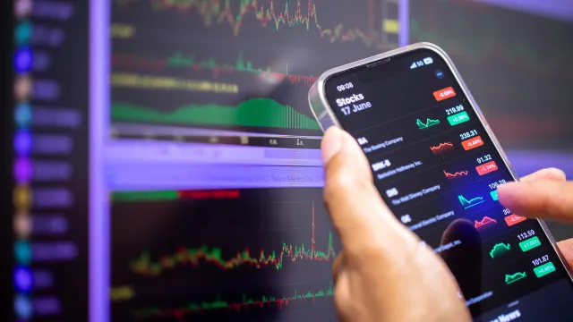 bolsas-acentuam-perdas-com-barril-de-petroleo-acima-de-100-dolares