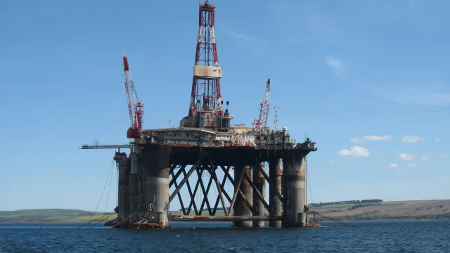 angola-anuncia-descoberta-de-novo-poco-petrolifero-no-bloco-15
