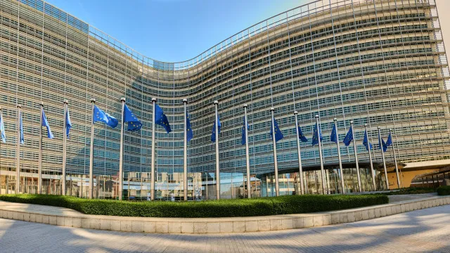 bruxelas-apresentara-“pacote-abrangente”-para-reforcar-banca-da-ue