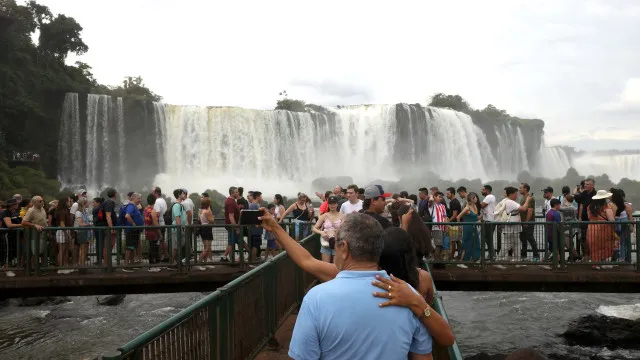 turistas-portugueses-no-brasil-sobem-25%-(e-sao-os-principais-da-europa)