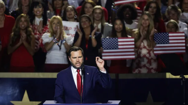 jd-vance-retrata-democratas-como-extremistas-na-convencao-republicana