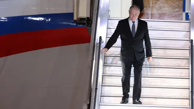 vladimir-putin-chegou-a-nova-deli-para-a-cimeira-dos-brics