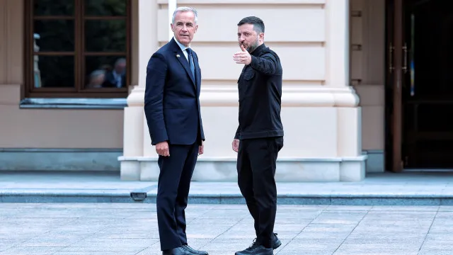 carney-e-zelensky-estabelecem-parceria-de-defesa-e-economia-para-100-anos