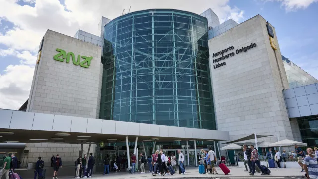 apanhar-um-taxi-no-aeroporto-de-lisboa-vai-custar-(no-minimo)-16-euros