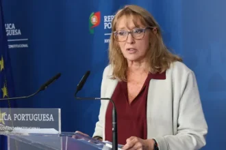 ps-e-governo-reunem-se-sobre-prestacao-social-unica-e-saem-em-silencio