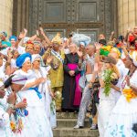 padre-impede-lavagem-da-madeleine,-celebracao-afro-brasileira-em-paris