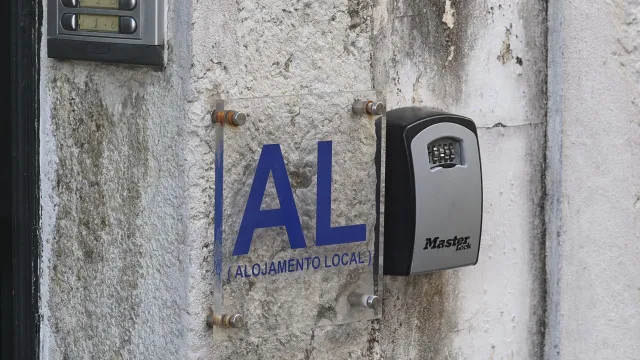 bruxelas-propoe-que-al-so-seja-limitado-se-agravar-pressao-na-habitacao