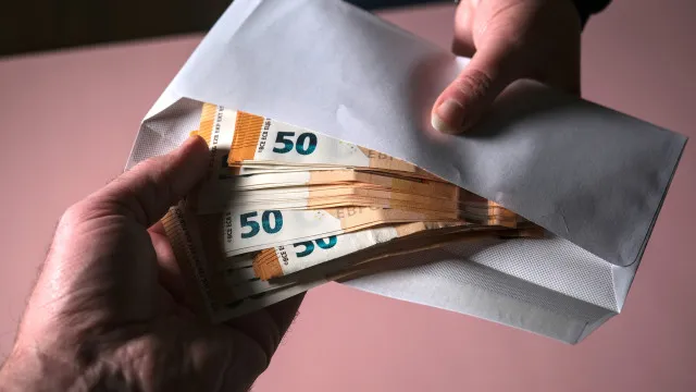 governo-anuncia-bonus-para-pensionistas-e-alivio-no-irs:-quando-chegam?
