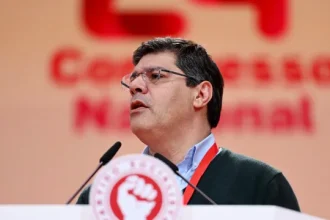 ps-acusa-chega-de-“dar-um-ponto-de-fuga-ao-governo”.-“um-embuste”