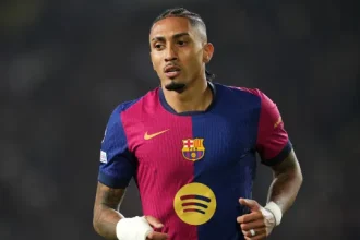 raphinha-retoma-boa-fase-no-barcelona-antes-de-voltar-a-selecao