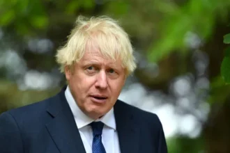 boris-johnson-reage-apos-escapar-a-ataque-russo:-“logica-distorcida”