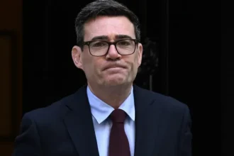 morreu-o-pai-de-andy-burnham.-primeiro-ministro-britanico-cancelou-agenda