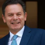 o-“manual-da-resistencia”-de-montenegro:-“especialista-em-ganhar-tempo”