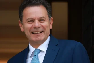 o-“manual-da-resistencia”-de-montenegro:-“especialista-em-ganhar-tempo”