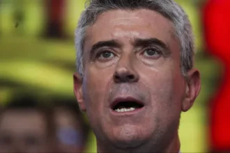 carneiro-devolve-desafio-a-ventura:-“perguntem-ao-chega”-se-apoia-ps